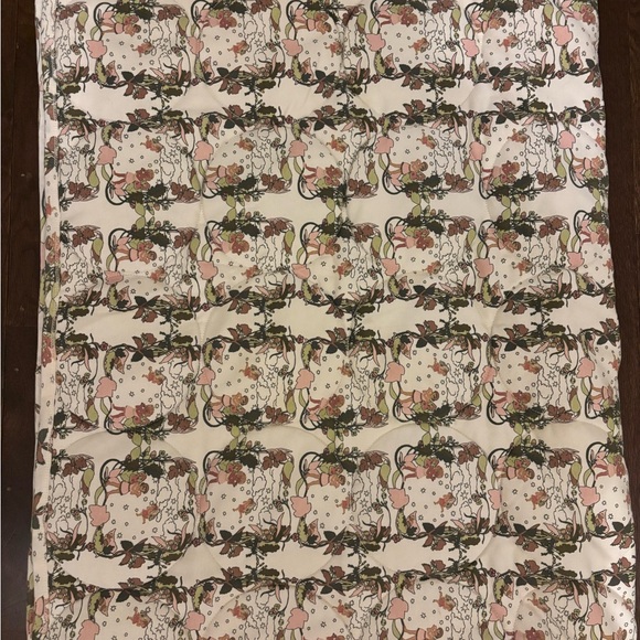 Kate Quinn Circle Quilt Rose Fairies - Picture 3 of 3